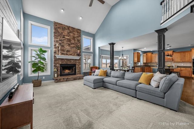 647 Bennett Drive, North Aurora, IL 60542