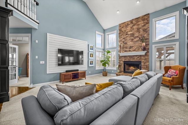 647 Bennett Drive, North Aurora, IL 60542