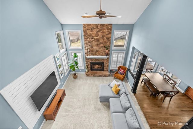 647 Bennett Drive, North Aurora, IL 60542