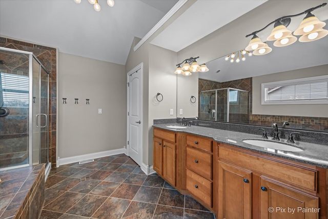 647 Bennett Drive, North Aurora, IL 60542