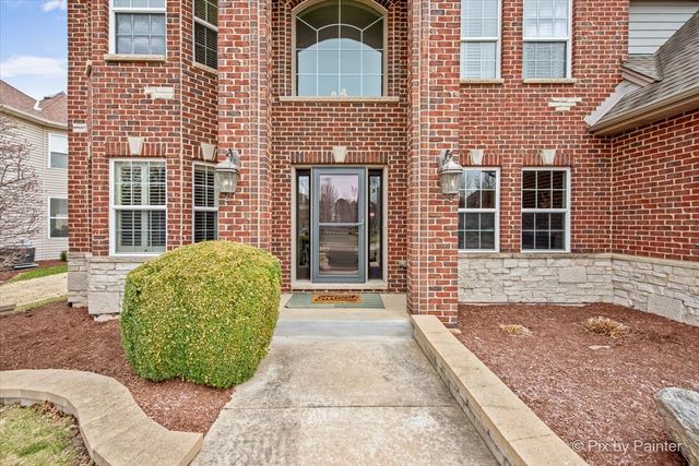 647 Bennett Drive, North Aurora, IL 60542