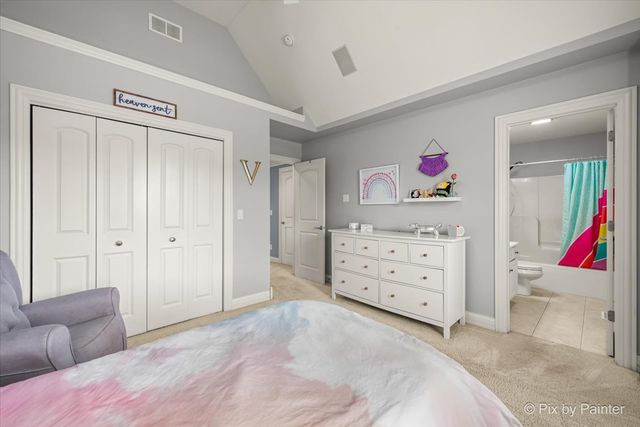 647 Bennett Drive, North Aurora, IL 60542