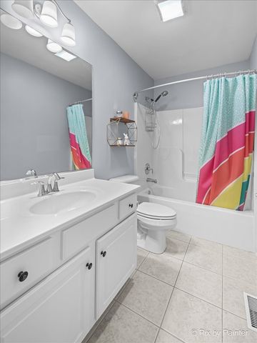 647 Bennett Drive, North Aurora, IL 60542