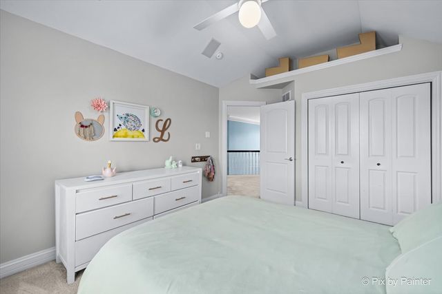 647 Bennett Drive, North Aurora, IL 60542