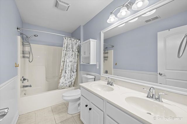 647 Bennett Drive, North Aurora, IL 60542