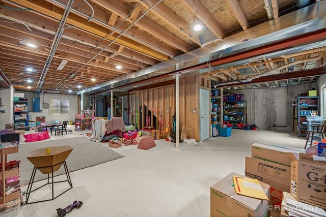 647 Bennett Drive, North Aurora, IL 60542