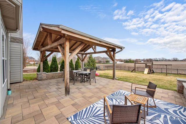 647 Bennett Drive, North Aurora, IL 60542