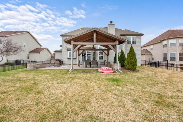 647 Bennett Drive, North Aurora, IL 60542