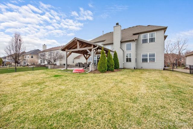 647 Bennett Drive, North Aurora, IL 60542