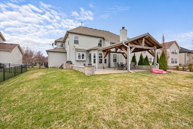 647 Bennett Drive, North Aurora, IL 60542