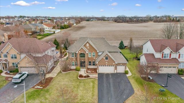 647 Bennett Drive, North Aurora, IL 60542