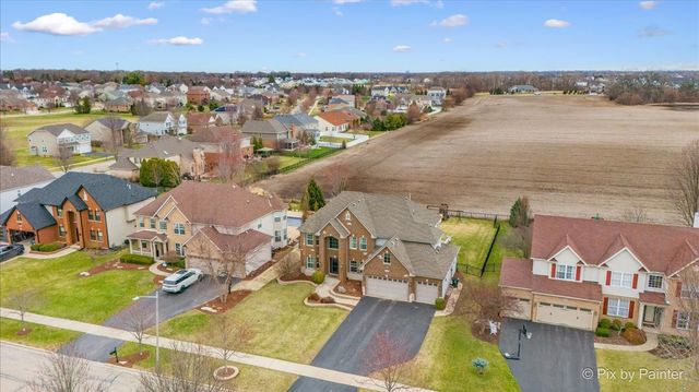 647 Bennett Drive, North Aurora, IL 60542