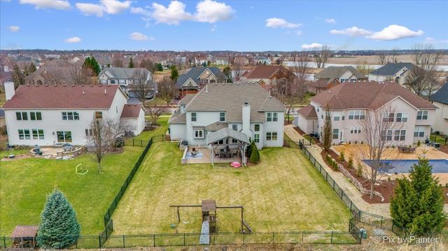 647 Bennett Drive, North Aurora, IL 60542