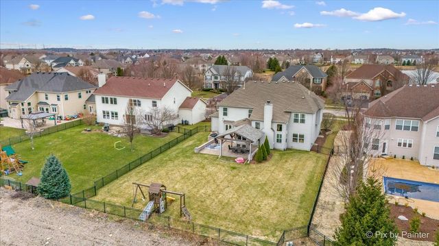 647 Bennett Drive, North Aurora, IL 60542