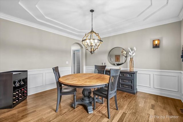 647 Bennett Drive, North Aurora, IL 60542