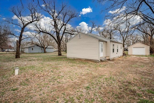 805 E 57th St S, Wichita, KS 67216