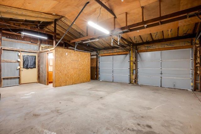 805 E 57th St S, Wichita, KS 67216