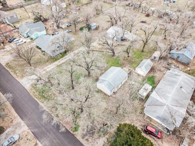 805 E 57th St S, Wichita, KS 67216