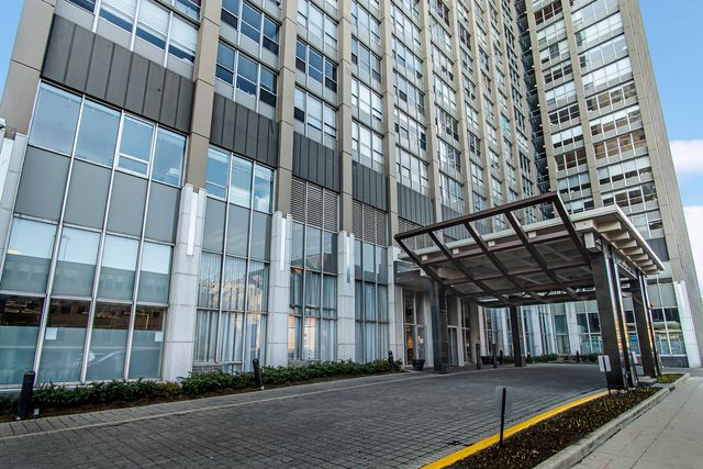 655 W Irving Park Road 2112, Chicago, IL 60613