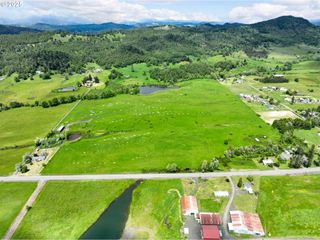 5961 LOOKINGGLASS Rd 8, Roseburg, OR 97471