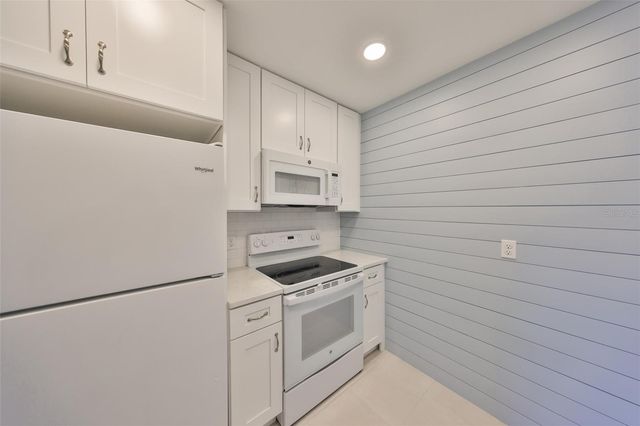 124 GLOUCESTER BOULEVARD 355J, Sun City Center, FL 33573