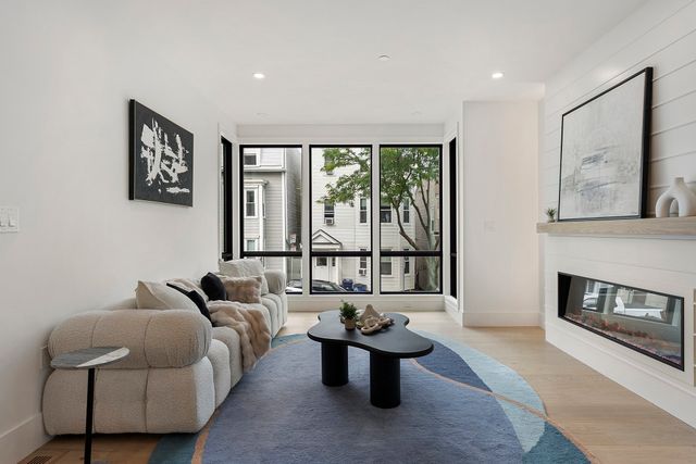 421 E. 6th St TH1, Boston, MA 02127