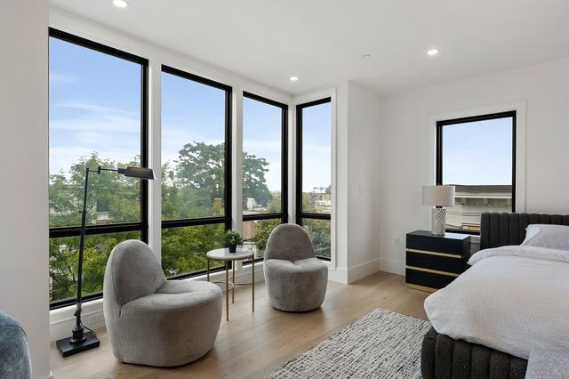 421 E. 6th St TH1, Boston, MA 02127