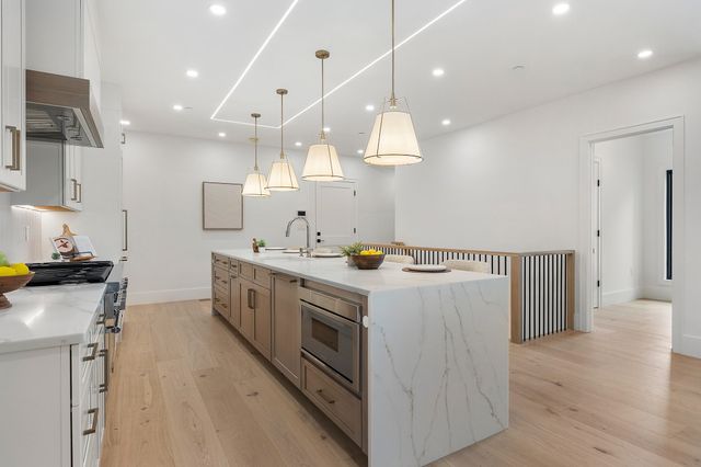 421 E. 6th St TH1, Boston, MA 02127