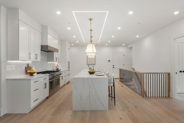 421 E. 6th St TH1, Boston, MA 02127