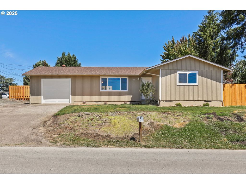 481 W GRANT St, Carlton, OR 97111