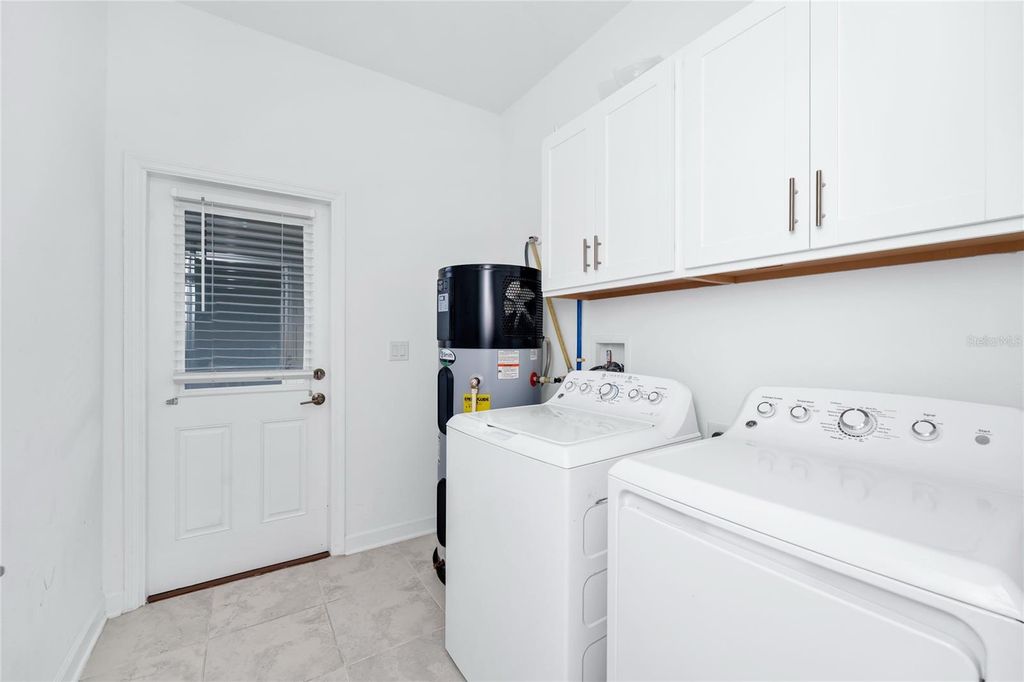 Image 15 of property listing at 9971 INTRODUCTION WAY, Orlando, FL 32832