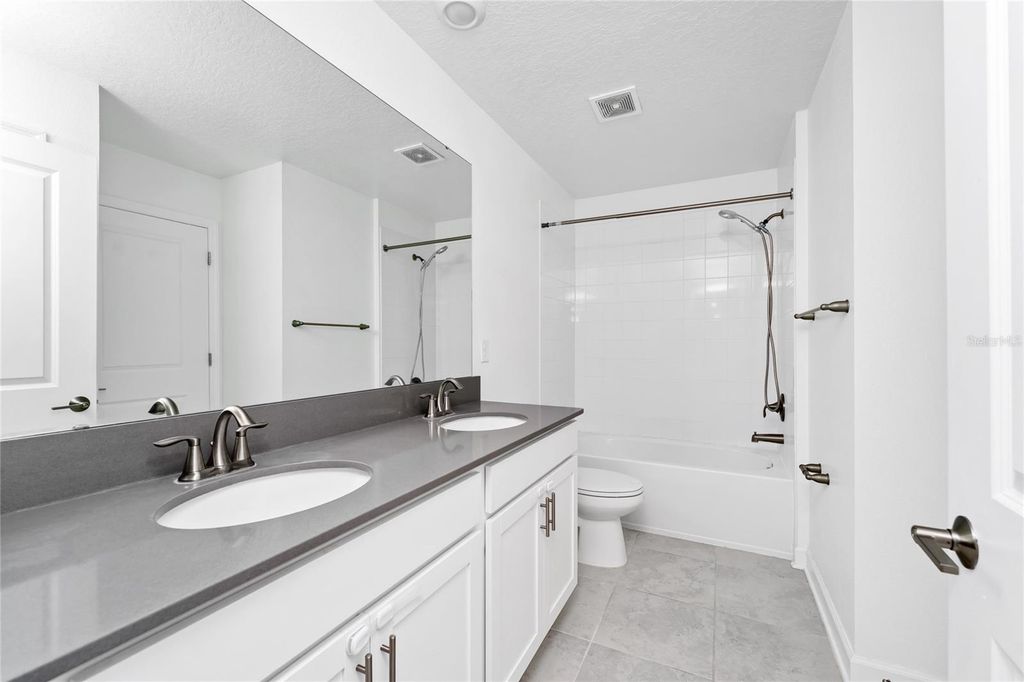 Image 19 of property listing at 9971 INTRODUCTION WAY, Orlando, FL 32832