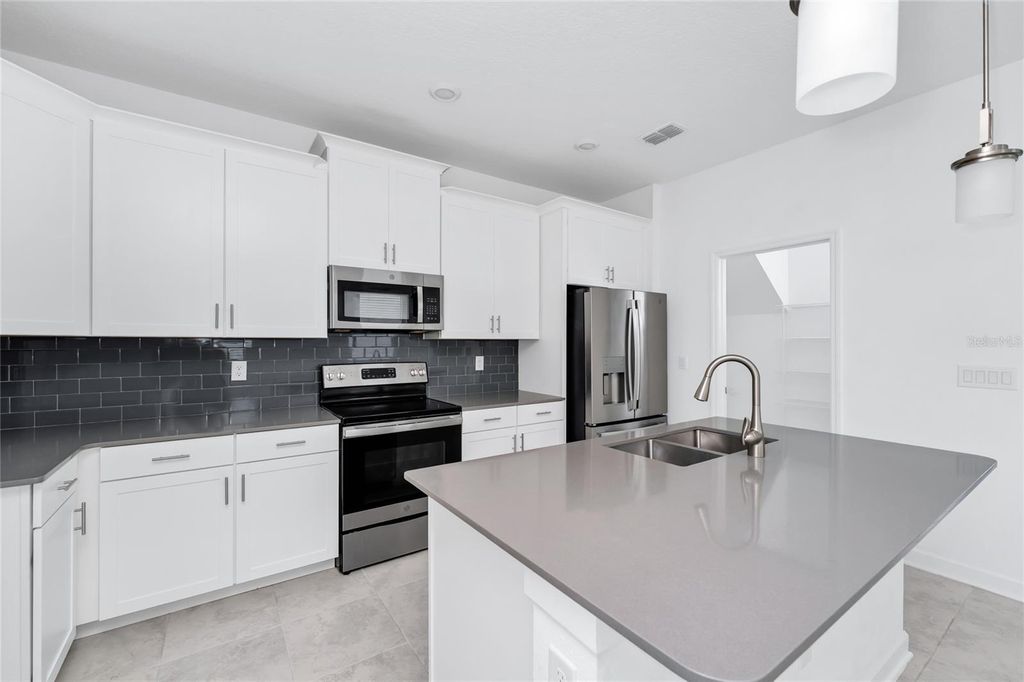 Image 7 of property listing at 9971 INTRODUCTION WAY, Orlando, FL 32832