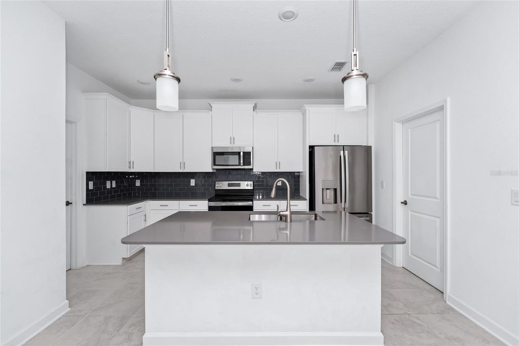 Image 10 of property listing at 9971 INTRODUCTION WAY, Orlando, FL 32832