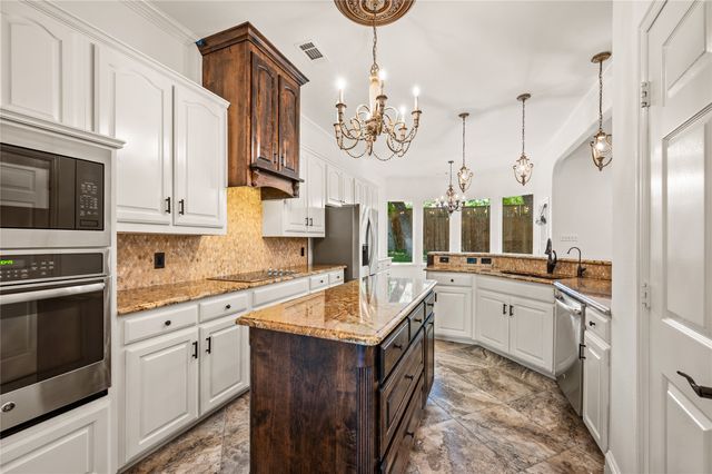 820 Glen Garry Drive, Flower Mound, TX 75022