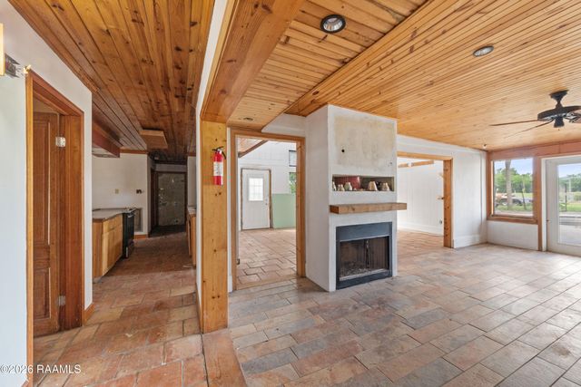 6712 Lake Peigneur Road, New Iberia, LA 70560