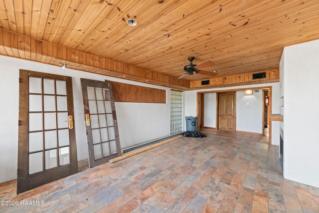 6712 Lake Peigneur Road, New Iberia, LA 70560