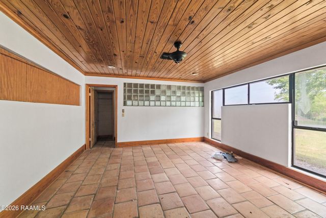 6712 Lake Peigneur Road, New Iberia, LA 70560