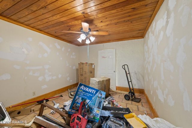 6712 Lake Peigneur Road, New Iberia, LA 70560