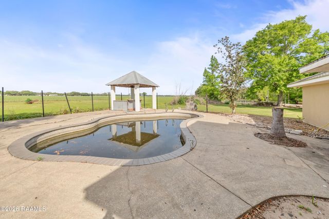6712 Lake Peigneur Road, New Iberia, LA 70560