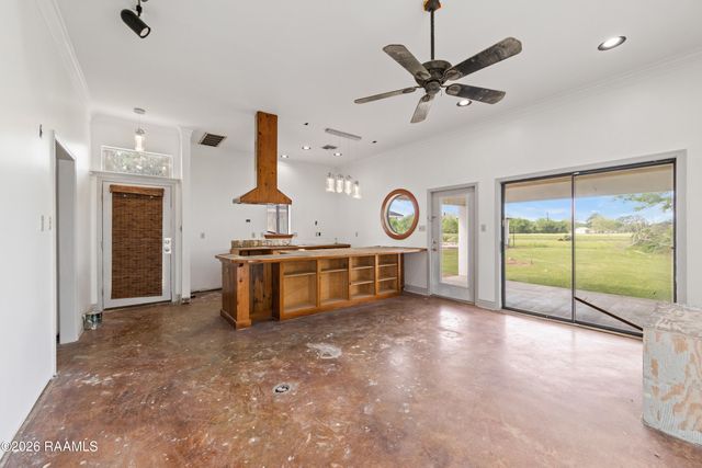 6712 Lake Peigneur Road, New Iberia, LA 70560