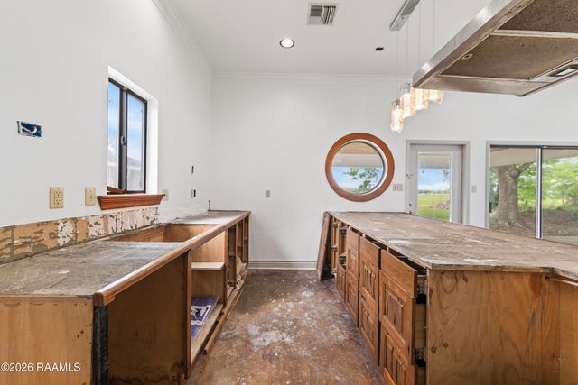 6712 Lake Peigneur Road, New Iberia, LA 70560