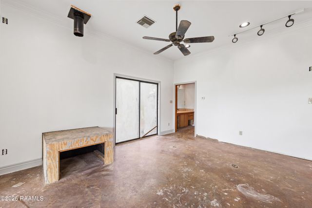 6712 Lake Peigneur Road, New Iberia, LA 70560