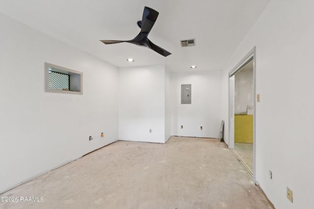 6712 Lake Peigneur Road, New Iberia, LA 70560