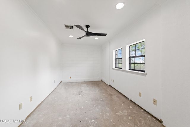 6712 Lake Peigneur Road, New Iberia, LA 70560