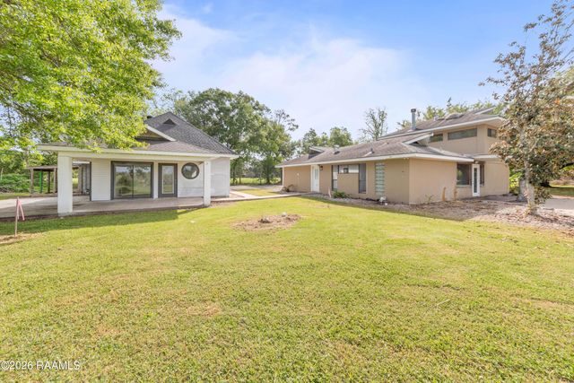6712 Lake Peigneur Road, New Iberia, LA 70560