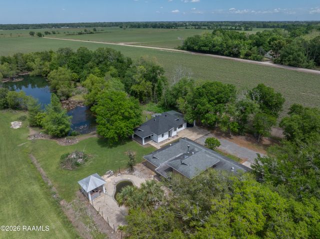 6712 Lake Peigneur Road, New Iberia, LA 70560