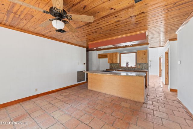6712 Lake Peigneur Road, New Iberia, LA 70560