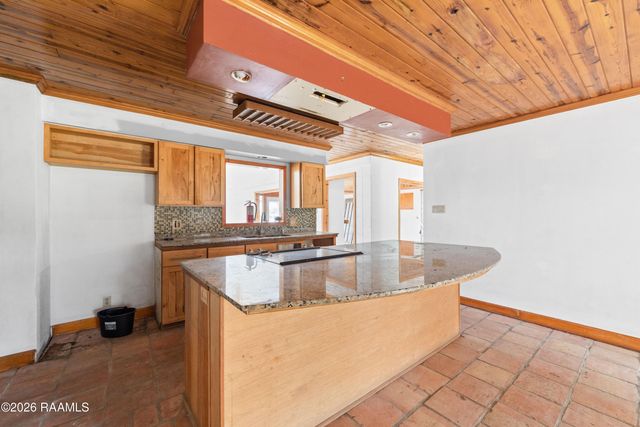 6712 Lake Peigneur Road, New Iberia, LA 70560