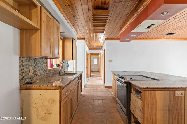6712 Lake Peigneur Road, New Iberia, LA 70560